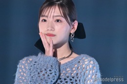 日向坂46佐々木美玲、目元ラインストーン×きらびやか衣装で圧倒的存在感＜TGC2023A／W＞ 画像