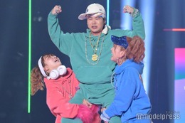 平成フラミンゴ、岡田康太を持ち上げ迫力ランウェイ RIHOプロデュースブランド初お披露目＜TGC2023A／W＞ 画像