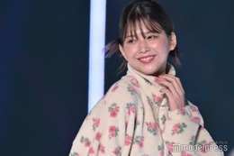渡邉理佐、カチモリ×ボアブルゾン姿が可愛い＜TGC2023A／W＞ 画像