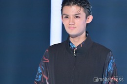 藤原大祐、オールバックで印象ガラリ 柄シャツ際立つ個性派スタイル＜TGC2023A／W＞ 画像