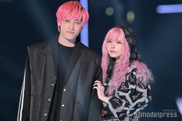 益若つばさ、“ピンク髪”で8年ぶり「TGC」EXIT兼近大樹は「ずっとラウールさんの真似してて…」裏側告白 ＜TGC2023A／W＞ 画像