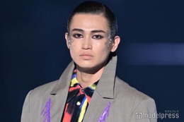 西垣匠、別人級メイクで堂々ランウェイ 会場の視線独占＜TGC2023A／W＞ 画像
