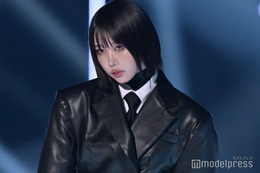 あの、スラリ美脚に釘付け アイメイク×レザーでモードな空気纏う＜TGC2023A／W＞ 画像