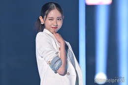 「Seventeen」入江美沙希、ショートパンツからスラリ美脚 ホワイトセットアップで爽やかに＜TGC2023A／W＞ 画像