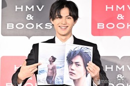 簡秀吉、1st写真集でシックスパック披露 徹底した“体作り”明かす＜IKKAN＞ 画像
