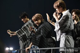 &TEAM、グループ結成1周年“特別な日”に感謝「ずっと僕たちと一緒にいて欲しい」浴衣姿でファンに接近・サプライズ発表も＜&TEAM 1st Anniversary ［縁 DAY］＞ 画像