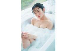 日向坂46上村ひなの、お風呂カットにドキッ＜そのままで＞ 画像