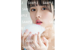 日向坂46上村ひなの、泡風呂カット解禁 お茶目な特典ポストカード第4弾先行公開＜そのままで＞ 画像