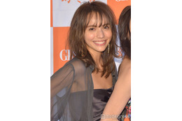 モデル・伊藤ニーナ、昨年結婚していた 第1子妊娠報告＆マタニティフォト公開 画像