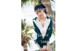 日向坂46上村ひなの、水着＆パーカー“海デート”カット解禁 特典ポストカード第5弾先行公開＜そのままで＞ 画像