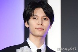 萩原利久「ミスなか」久能整風コーデ披露「整になっちゃいました」 画像