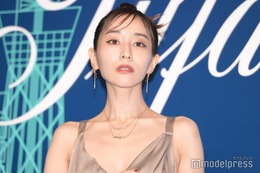田中みな実、胸元ざっくりヌーディドレスで美谷間大胆披露＜ティファニー表参道オープニングイベント＞ 画像