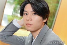 ＜萩原利久「ミステリと言う勿れ」インタビュー＞先輩・菅田将暉と4年ぶり共演で「全然持つ感情が違いました」人気漫画の実写化で“セリフよりも気を付けたこと” 画像