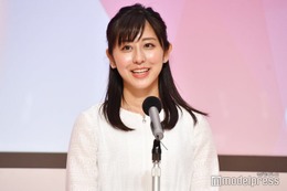 テレ朝・斎藤ちはるアナ、美人妹とのディズニー満喫ショットに反響 コーディネートにも注目集まる 画像