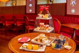 スタジオツアー東京に新メニュー「アンブリッジ教授のアフタヌーンティー」金のスニッチシューや罰則ブラウニーなど映画要素も 画像
