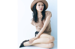 二階堂ふみ、ショーパンでスラリ美脚披露「美的」表紙ジャック 画像