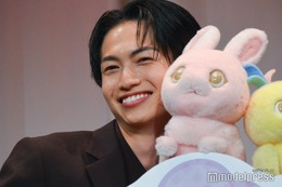 綱啓永、撮影中に“ガチ恋” 森愁斗「啓永に一方的にチューしたり、されてたり」＜ぼさにまる＞ 画像