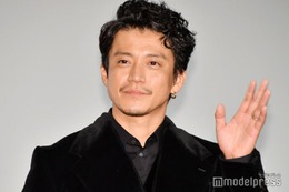 小栗旬ファミリーの集合ショットが話題「素敵な写真」「ほっこり」兄・小栗了が公開 画像