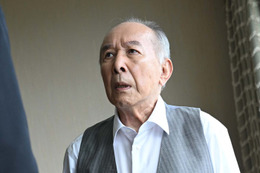 「VIVANT」最終回で初登場した“ラスボス”橋爪功の娘、実家カレンダーの文字に驚き「乃木家にごめんなさいして」 画像