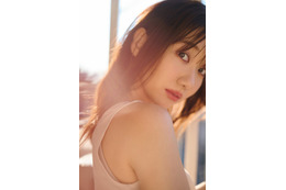 AKB48柏木由紀、ドラマティックな表情・大胆美脚披露も 初スタイルブック先行カット第2弾解禁＜いくつになったって、アイドル＞ 画像