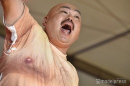 クロちゃん「オキコレ」シークレット登場で沸かせる バスローブ脱ぎ捨て「BANになるかもしれない」＜OKINAWA COLLECTION 2023＞ 画像