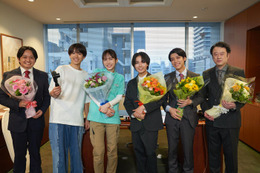 大西流星・井桁弘恵・松島聡ら「紅さすライフ」クランクアップで感無量「青春した」深田竜生も駆け付ける 画像