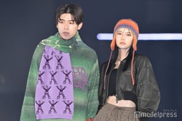 なこなこカップルが笑顔封印 色違いアイテム＆なごみのウエストチラ見せも＜GirlsAward 2023 A／W＞ 画像