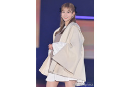生見愛瑠、ミニ丈ワンピ＆ロングブーツから美脚スラリ＜GirlsAward 2023 A／W＞ 画像