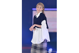 HKT48山下エミリー、シースルーバング×目元ラインストーンが個性的＜GirlsAward 2023 A／W＞ 画像