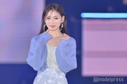 HKT48最上奈那華、パール輝く可憐な佇まい 眩しい笑顔に会場沸くGirlsAward 2023 A／W＞ 画像