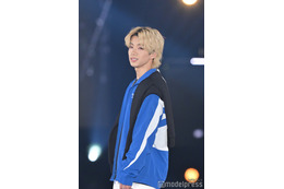 森愁斗、ブラックアイメイクでクールに 不意打ち微笑みに視線集中＜GirlsAward 2023 A／W＞ 画像