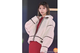 日向坂46高本彩花、スリット入りワンピでスラリ脚チラ見せ アクセ揺れる華やかランウェイ＜GirlsAward 2023 A／W＞ 画像