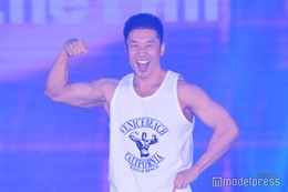 なかやまきんに君、シークレットで「ガルアワ」降臨 お決まりポーズで圧巻の筋肉大胆披露＜GirlsAward 2023 A／W＞ 画像