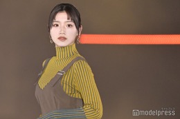 日向坂46佐々木美玲、秋メイク×センターパートで雰囲気ガラリ＜GirlsAward 2023 A／W＞ 画像