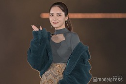 那須ほほみ、美脚披露＆鎖骨ちらり 小悪魔的可愛さで魅了＜GirlsAward 2023 A／W＞ 画像