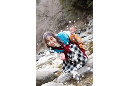 須田亜香里、胸元あらわな純白ランジェリー姿 コケティッシュな雰囲気漂う＜がんこ＞ 画像