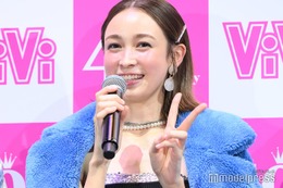 藤井サチ、極ミニパンツで大胆肌見せ 結婚願望明かす＜ViVi Night2023＞ 画像