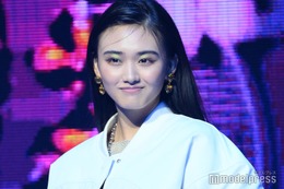 櫻坂46山崎天、圧巻スタイルに釘付け 笑顔溢れるキュートなランウェイ＜ViVi Night2023＞ 画像