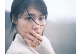 有村架純、美しいボディライン披露 30歳アニバーサリー写真集2種類決定 画像