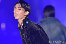 ショーマン「TiU」の正体で話題・藤原大祐、大胆舌出しで観客悩殺＜TGC 北九州 2023＞ 画像