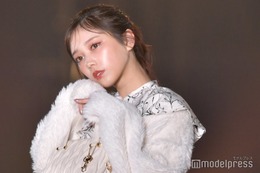 乃木坂46与田祐希、福岡凱旋ランウェイ あざといポージングで魅せる＜TGC 北九州 2023＞ 画像