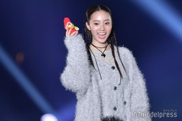 中町綾、ニーハイソックス姿で冬っぽコーデ 三つ編みヘアがキュート＜TGC 北九州 2023＞ 画像