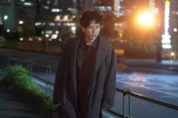 ＜ONE DAY～聖夜のから騒ぎ～第1話＞誠司（二宮和也）・時生（大沢たかお）・桔梗（中谷美紀）、聖夜に交錯する3人の運命とは 画像