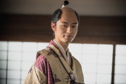 HiHi Jets作間龍斗、髷姿で微笑む「どうする家康」豊臣秀頼の扮装写真公開 画像