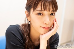 テレ朝・三谷紬アナ、NYで美脚際立つショートパンツ姿「スタイル抜群」「洋服も素敵」の声 画像