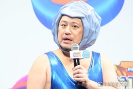 ハリウッドザコシショウ、双子の娘の入学式で涙 妻との馴れ初めも明かす 画像