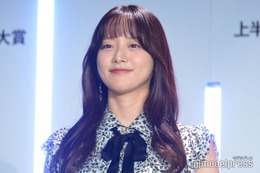 森香澄、上着はだけたSEXYショット ほっそり二の腕も披露「可愛すぎる」「眼福」の声 画像