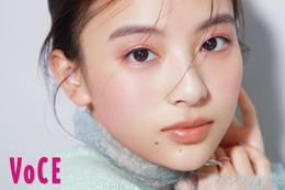 出口夏希“透明感を倍増させる”メイクでピュアな魅力全開 画像