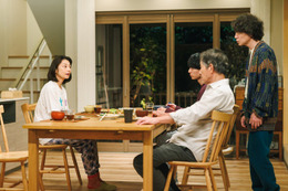 ＜コタツがない家 第1話＞カリスマヒロイン・万里江（小池栄子）、ダメ男3人養う ネオ・ホームコメディー開幕 画像