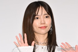 島崎遥香、ほっそり美脚輝く“ミニスカ”姿公開「スタイル抜群」と反響 画像